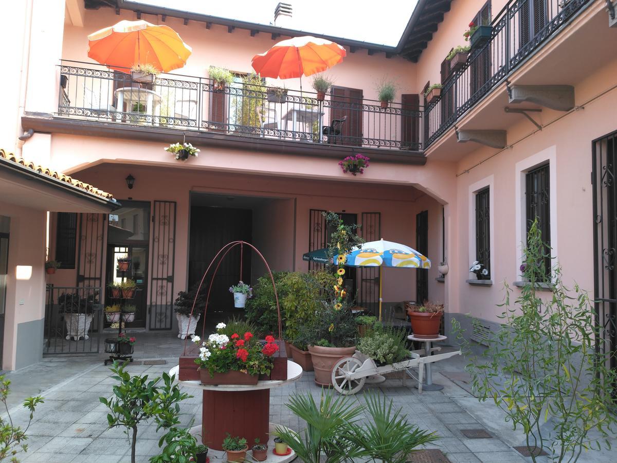 Hotel La Corte Del Poeta Buscate Exterior foto
